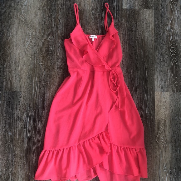 Monteau Dresses & Skirts - Monteau coral ruffle dress.